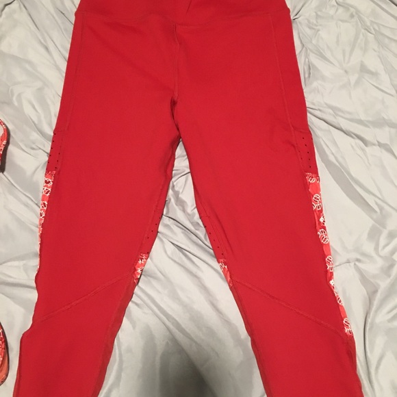 Leggings and sports bra set - Picture 2 of 5